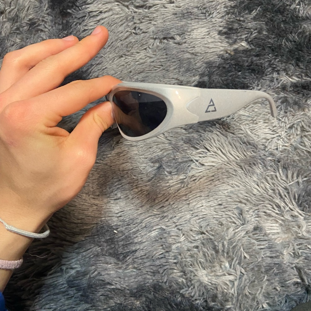 Gray Glasses - Picture 3 of 4